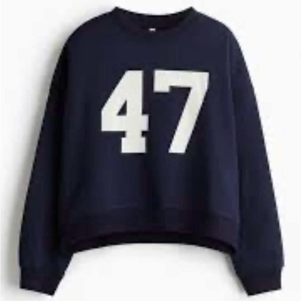 NWOT H&M Women’s Oversized Navy 47' Sweatshirt Size Medium - Picture 3 of 3